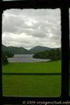Vistas al lago oscuro de Muckross House, Killaney, Irlanda.