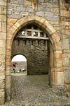 Puerta de la fortaleza, el castillo de Cahir, Irlanda.