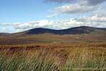 Nubes en los picos, Sléibhte Chill Mhantáin, montañas de Wicklow, Irlanda.