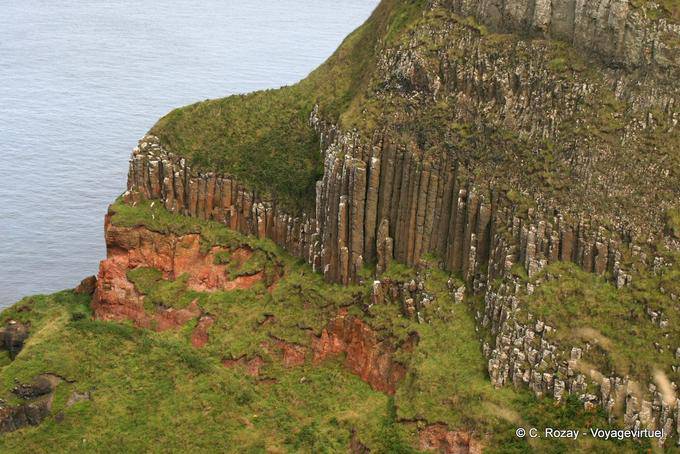 Órganos de roca rojos y grises, Calzada de los Gigantes - Irlanda del Norte