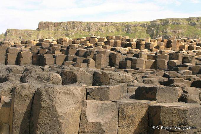 Columnas hexagonales en la zona de mareas, Calzada de los Gigantes - Irlanda del Norte