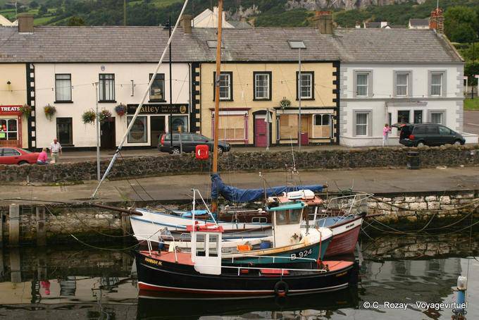 Barcos de pesca en el puerto de Carnlough - Irlanda del Norte
