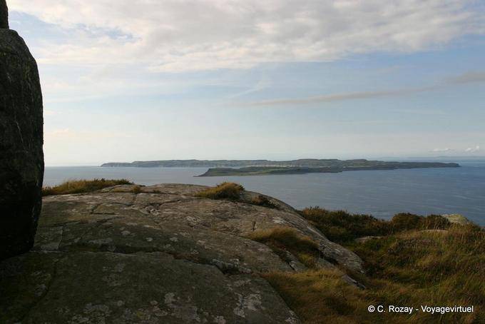 Vistas panorámicas de Rathlin Island desde Fairhead - Irlanda del Norte
