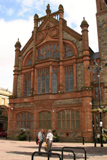 Fachada de Guildhall, Derry - Irlanda del Norte