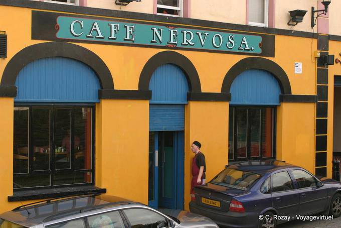 Fachada del Café Nervosa, Magazine Street, Derry - Irlanda del Norte