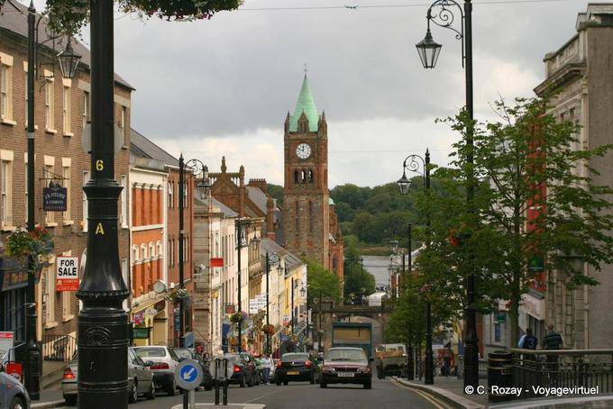 Bajo la Calle Shipquay, Londonderry, Derry - Irlanda del Norte