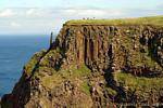 Basalto columnar en las alturas de la meseta de Antrim, Calzada de los Gigantes, Irlanda del Norte.