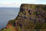 Otra vista de la pila de lava basáltica en la meseta de Antrim, Calzada de los Gigantes, Irlanda del Norte.