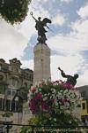 Estatua en el Memorial de la Plaza Diamante Guerra, Derry, Irlanda del Norte.