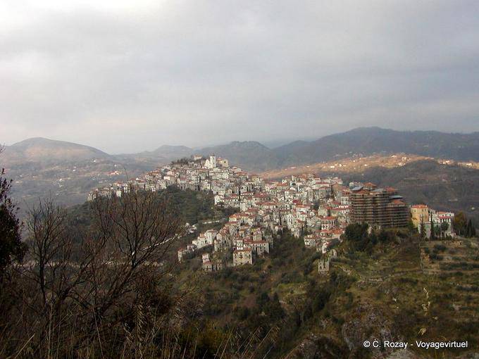 Montañas y pueblos de Basilicata - Italia
