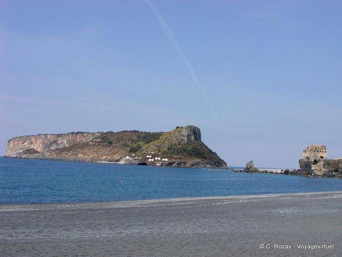 Isola Dino y playa Calabria - Italia