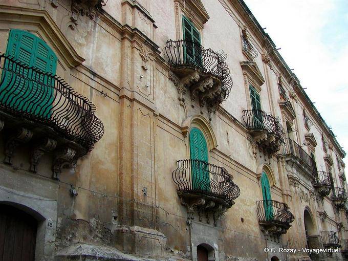 Balcones de hierro forjado típicas, Noto - Italia