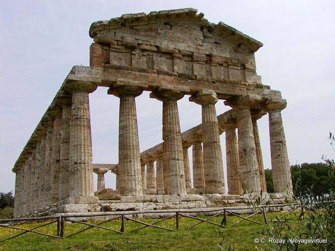 El templo de Ceres, frente, Paestum - Italia
