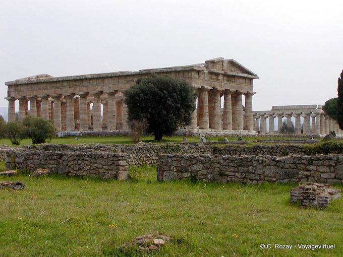 Otra vista del Templo de Hera II, Paestum - Italia
