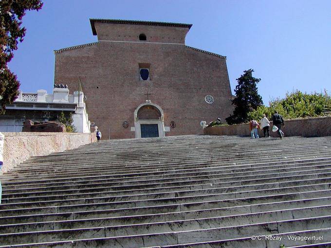 La iglesia medieval de Santa Maria in Aracoeli, Roma - Italia