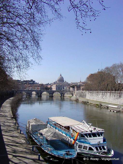 Las orillas del río Tíber desde el puente Umberto I, Roma - Italia