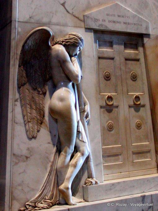 Ángel de mármol de San Pedro, del Vaticano, Roma - Italia