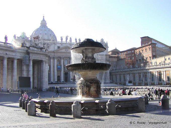 Fuente en la Plaza de San Pedro, Ciudad del Vaticano, Roma - Italia