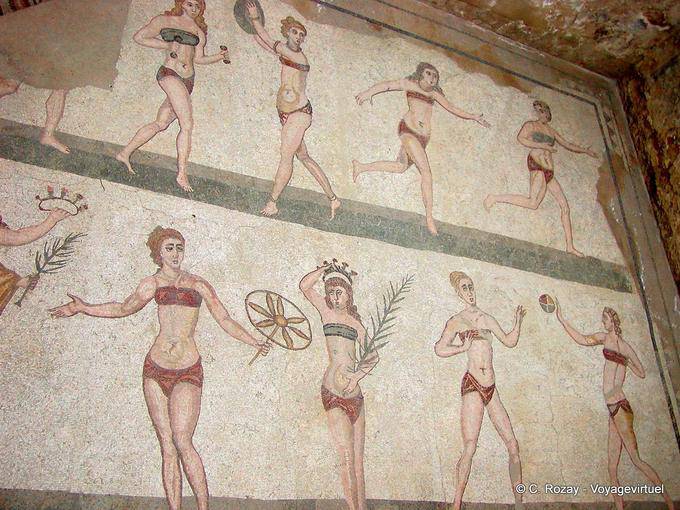Otra vista del mosaico que representa bikini deportes, Villa Casale - Italia