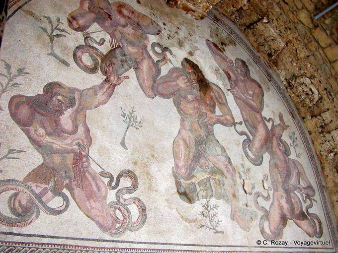 Gigantomachy (combates entre Gigantes), Triclinio mosaico, Villa Casale - Italia