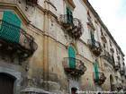 Balcones de hierro forjado típicas, Noto, Italia.