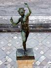 La estatua fauno de Pompeya, Italia.