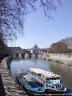 Las orillas del río Tíber desde el puente Umberto I, Roma, Italia.