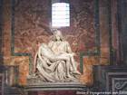 Pietà de Miguel Ángel, la Basílica de San Pedro del Vaticano, Roma, Italia.