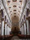 Dentro de la catedral barroca de San Pietro, Modica, Italia.