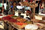 Pimientos y tomates, mercado Banyuwangi, Java, Indonesia.