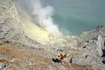 Fumarolas de azufre Kawah Ijen, Java, Indonesia.