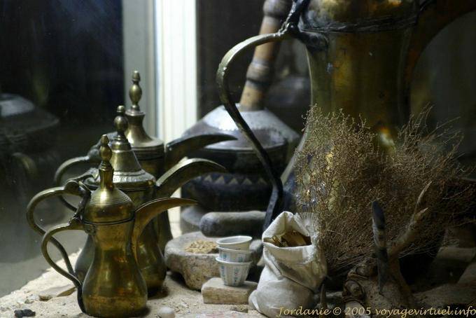 Beduina símbolo de café de la hospitalidad, museo Amman - Jordania