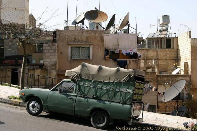 Profusión de antenas parabólicas en los tejados, Amman - Jordania