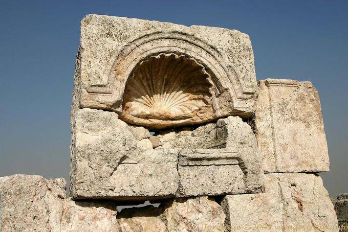 Saint Jacques clamshell Escultura, Palacio Viejo, la ciudadela de Ammán, Amman - Jordania