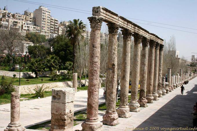 Pórticos de columnas corintias del Cardo Maximus, Amman - Jordania