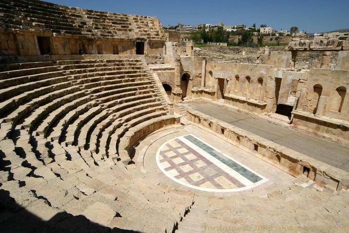 Gradas y el estadio del Norte Teatro, Jerash - Jordania