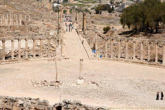 El eje del Cardo Maximus del Foro oval, Jerash - Jordania