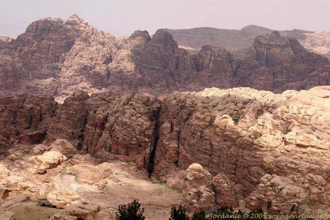 Torturado paisaje de Siq al-Barid, Little Petra - Jordania