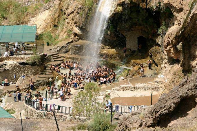 Ducha colectiva bajo la cascada, Hammamat Ma'In agua caliente - Jordania