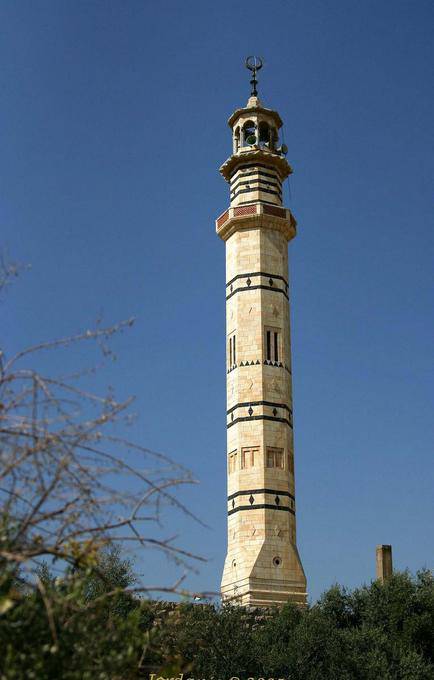 Minarete octogonal de una mezquita en Madaba - Jordania