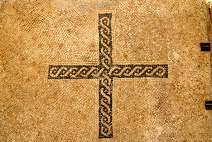 El mosaico de la Cruz, cella oeste Tricora Monte Nebo - Jordania