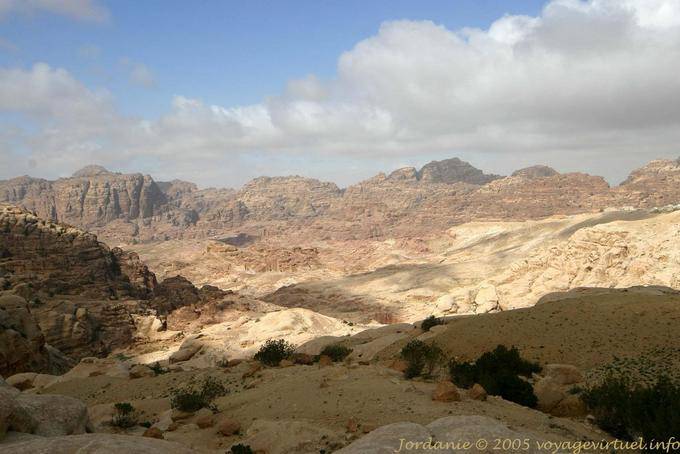 Luz en el magma rocoso, Petra Alrededor - Jordania
