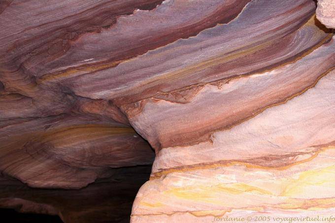 Color detrás de la explanada de Deir, Petra - Jordania