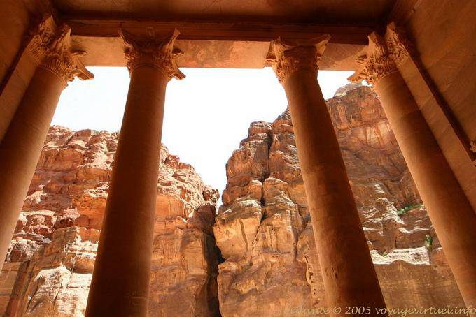 Vistas desde el interior, Petra Columnatas El-Khazneh (el Tesoro) - Jordania