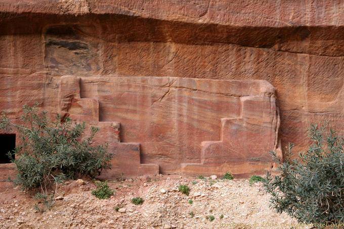 Escaleras dobles o ornamentación, Petra Khubta - Jordania