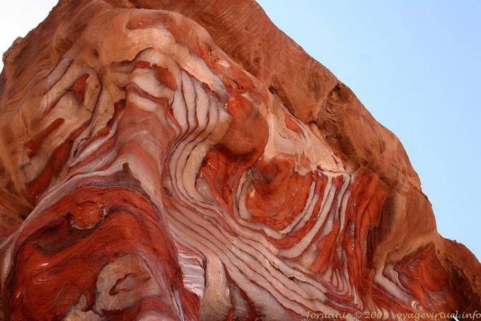 Los colores fabulosos del acantilado, Petra Khubta - Jordania