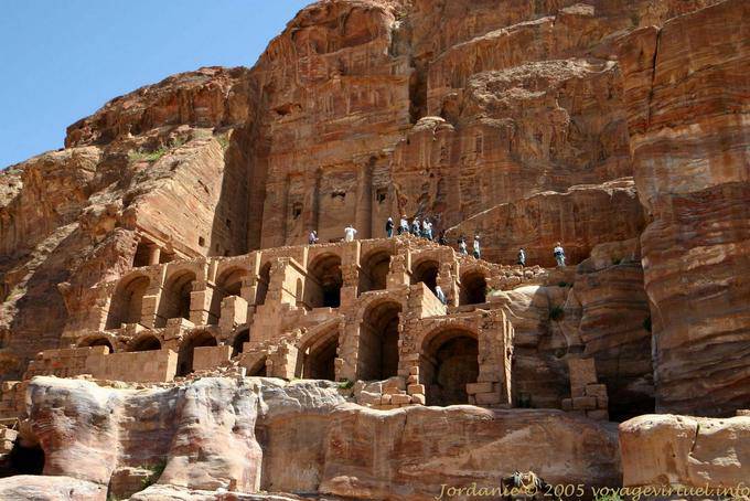 Tumba de la urna en el Petra Khubta - Jordania
