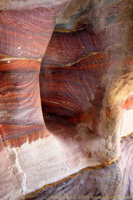 Las capas de colores brillantes, Petra Khubta - Jordania