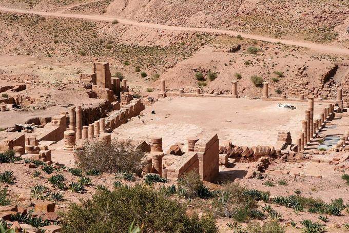 Por encima del gran templo de Petra Ciudad Baja - Jordania