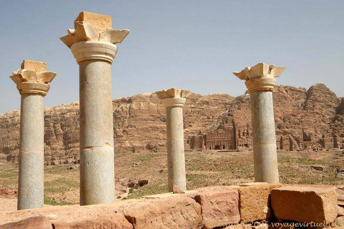 Columnas restaurados Iglesia bizantina, Petra Ciudad Baja - Jordania